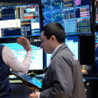 Wall Street en rojo: las bolsas caen y el petróleo alcanza los 100 dólares por la tensión con Irán