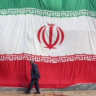 Ciudadanos iraníes lidian con pérdida de empleos e incertidumbre a un mes del conflicto en la región