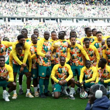 Senegal presenta en Francia el trofeo de la Copa Africana que está en pugna