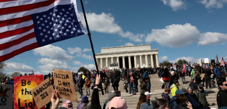 Regresa protesta "No Kings": marchan miles de personas en EU para manifestarse contra Trump
