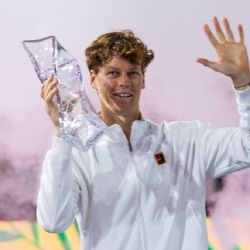 Jannik Sinner se sobrepone a la lluvia para ganar el Abierto de Miami; es el octavo tenista que se adjudica el ‘Sunshine Double’