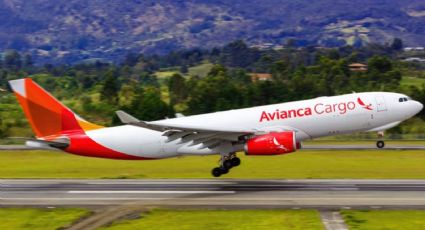 Influencer con 12 millones de seguidores será demandado por la aerolínea Avianca tras activar un artefacto químico en un vuelo