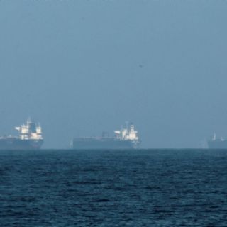 Precio del petróleo lleva tres sesiones al alza; se dispara 6% a su nivel más alto desde 2024