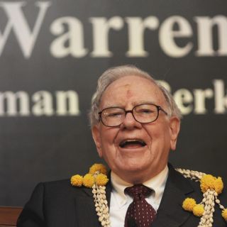 Warren Buffet reconoce que se precipitó al vender acciones de Apple, pero descarta recomprarlas