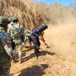 Descubren en Apatzingán un camino minado con explosivos marcados con las iniciales del CJNG