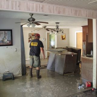 Al menos 100 sitios con desechos tóxicos en EU están en zonas propensas a inundaciones e incendios