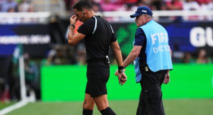 ¡Qué mala pata! Árbitro del repechaje Congo vs Jamaica se lesiona en tiempos extra y deja la cancha entre lágrimas