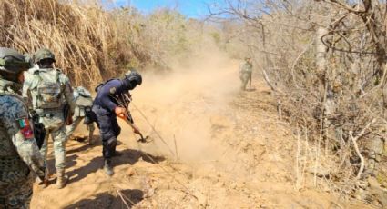 Descubren en Apatzingán un camino minado con explosivos marcados con las iniciales del CJNG