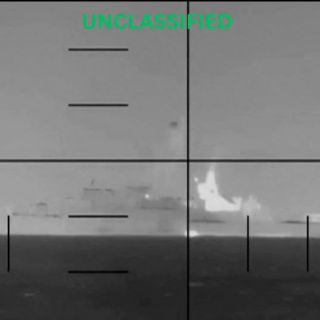 Reportan al menos 83 personas muertas por el hundimiento de una fragata iraní tras ataque de EU