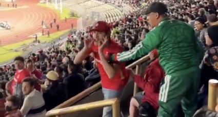Toluca busca al aficionado que fue bañado con cerveza en CU para “darle un trato digno”; en redes lo muestran como provocador y agresor