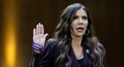 Demócratas buscan investigar a Kristi Noem por presunto perjurio tras su destitución