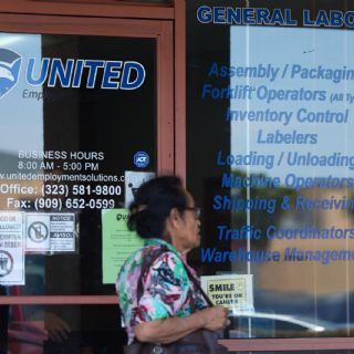 Desempleo en EU sube al 4.4% en febrero tras pérdida de 92 mil puestos