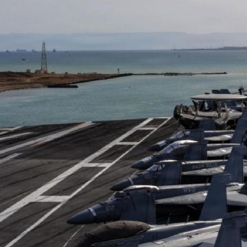 El portaaviones estadounidense USS Gerald Ford cruza el Canal de Suez y se acerca a Irán