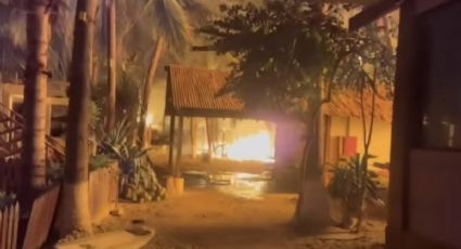 Incendio arrasa Punta Zicatela, destino turístico de Oaxaca; más de 60 cabañas quedan destruidas