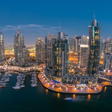 Dubái reporta un muerto tras intercepción de drones y misiles iraníes