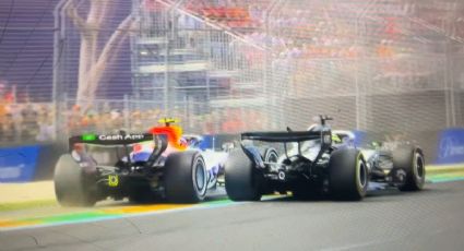 Liam Lawson roza las llantas de Checo Pérez para rebasarlo y el mexicano se ríe de su maniobra: “¿Qué le pasa a este tipo?”