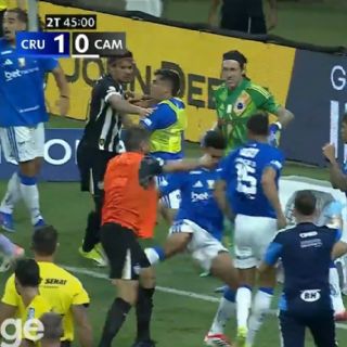 ¡Parecía la UFC! Futbolistas del Cruzeiro y Atlético Mineiro se enfrascan en una batalla campal