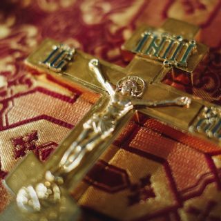 Estados Unidos devuelve crucifijo al presidente boliviano Rodrigo Paz tras 36 años en custodia