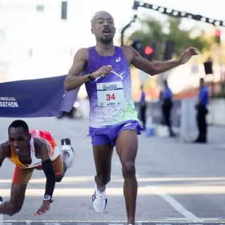 Final de Hollywood: Atleta de EU le 'roba' el triunfo a rival keniano sobre la meta en Maratón de LA