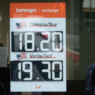 Ofensiva en Irán hunde al peso: se desploma a 18 unidades por dólar en mercados internacionales