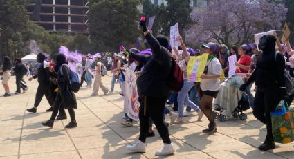 Marcha del 8M: "bloque negro" custodia contingentes y realiza pintas en la CDMX