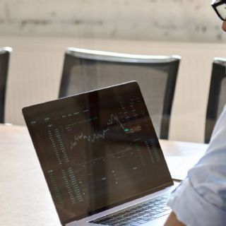 Bolsa de la India pierde más de 251 mil mdd de valor en el mercado tras conflicto en Medio Oriente