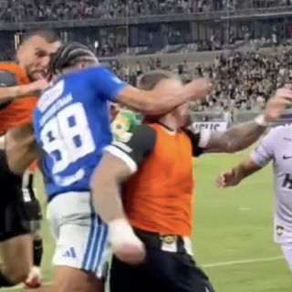 Batalla campal entre Cruzeiro y Atlético Mineiro deja saldo de 23 expulsados