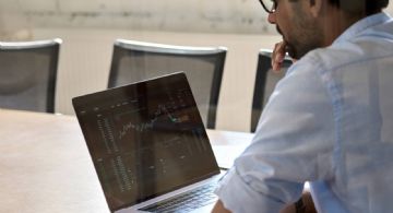 Bolsa de la India pierde más de 251 mil mdd de valor en el mercado tras conflicto en Medio Oriente