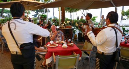 Demócratas y republicanos exigen que el ICE libere a dos jóvenes mariachis y su familia