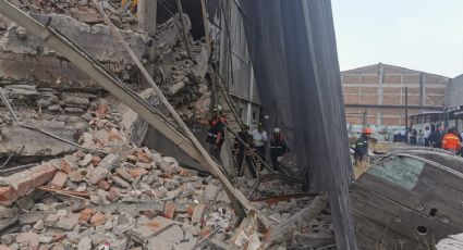 Continúa la búsqueda de tres personas atrapadas tras colapso de edificio en San Antonio Abad; rescatan a trabajador