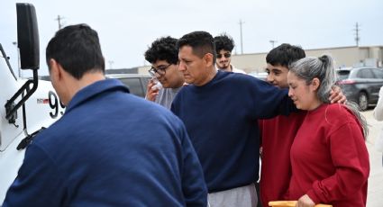 Autoridades de Texas liberan a dos jóvenes mariachis, a sus padres y a su hermano menor