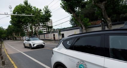 Se detienen repentinamente varios "robotaxis" en China; alegan error de sistema