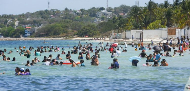 Sólo una playa en México no es apta para visitar esta Semana Santa pese a derrame, según Cofepris