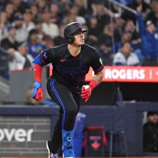 El novato mexicano Brandon Valenzuela logra su primer jonrón en Grandes Ligas con batacazo de 179 km