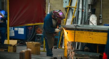 Producción industrial de México cae 1.3% interanual en febrero arrastrada por la manufactura