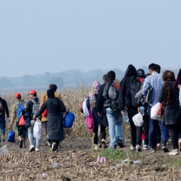 Dan 19 años de prisión a dos sujetos por traficar más de 5 mil migrantes en Reino Unido