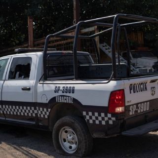 Intervienen comandancia de Coscomatepec, Veracruz, tras hallazgo de presunta droga a seis policías