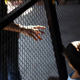 Rescatan en Francia a un niño que vivía encerrado en una camioneta; imputan al padre por secuestro