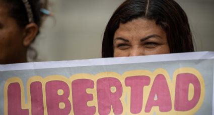 Opositores venezolanos exigen la liberación de policías arrestados hace 23 años durante el gobierno de Hugo Chávez