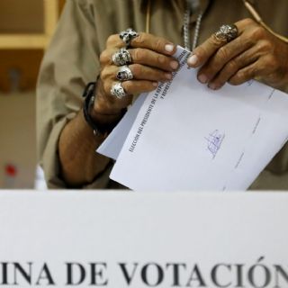 Conservadores lideran el conteo de las elecciones presidenciales de Perú