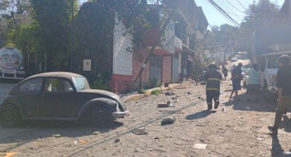 Camión se queda sin frenos en Valle de Bravo; se impacta contra vehículos, daña inmuebles y deja varios lesionados