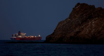 Ejército de EU fija la hora para bloquear los puertos de Irán: comenzará la mañana de este lunes