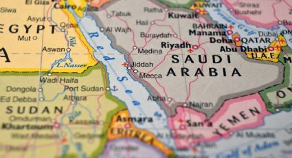 Embarcación con tripulantes armados intenta abordar un velero en el mar Rojo