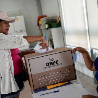 Detienen a funcionario electoral de Perú por fallas logísticas que provocaron retrasos este domingo