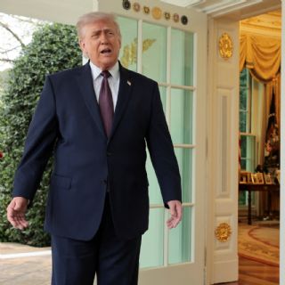 Católicos de EU arremeten contra Trump por imagen en la que imita a Jesús; borra la publicación