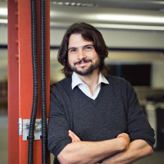 Google crea puesto "ad hoc" para el filósofo inglés Henry Shevlin en DeepMind, su división de IA