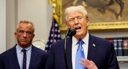 "Pensé que era yo como médico": Trump defiende la publicación de imagen en la que imita a Jesús