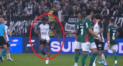 Futbolista del Corinthians es expulsado tras agarrarse los genitales frente al árbitro; un rival lo acusó y lo echaron mediante el VAR