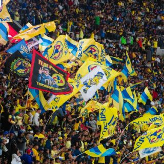 Detienen a 53 aficionados del América en su camino al Estadio Azteca por saquear una tienda