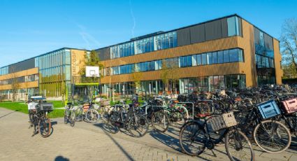 Sujeto amaga con un arma a alumnos de una preparatoria en Países Bajos